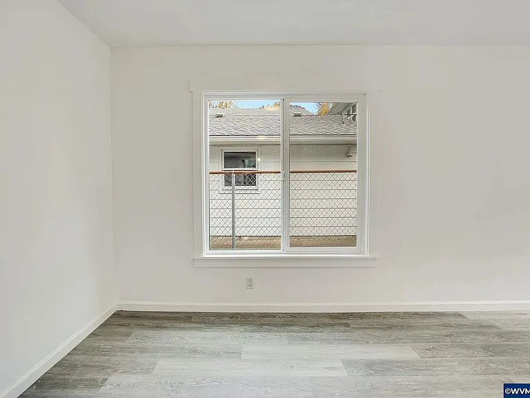 242 Jackson St E #B — Photo 14