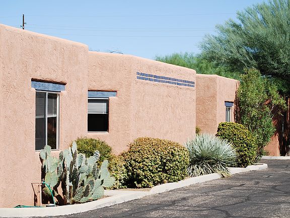 *Community photo - may not depict actual unit