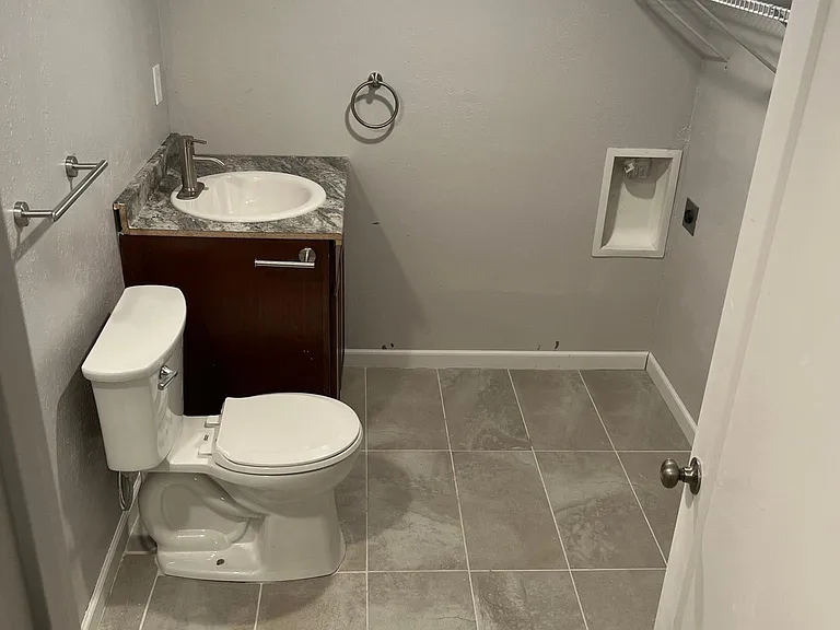 31 E Princeton Ave — Photo 15