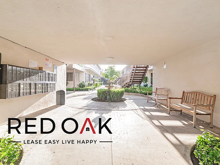 Courtyard Apts — Photo 7