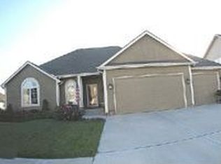 902 Crestridge Dr, Kearney, MO 64060