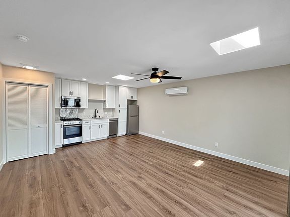 2nd image of 4212-14 Hamilton St #4214