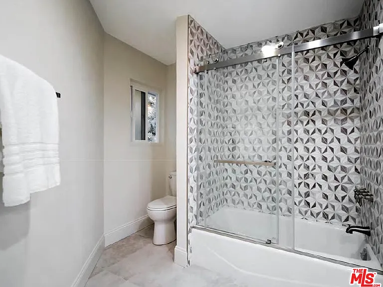 4732 Del Moreno Dr — Photo 18