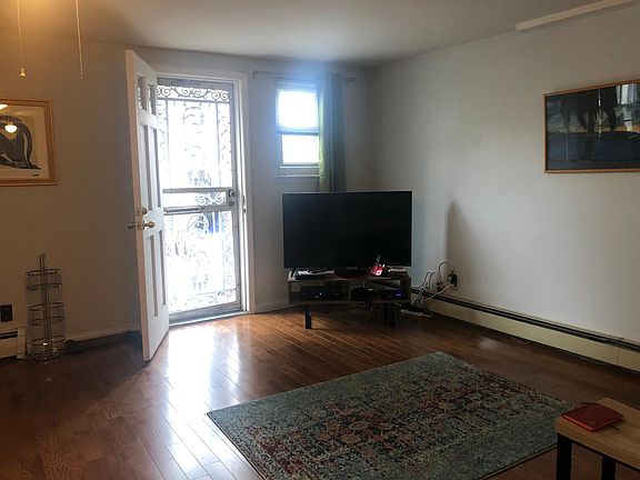 4th image of 3540 E Tremont Ave