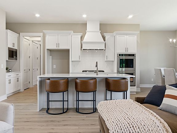 5th image of 808 Saddle Ridge Dr