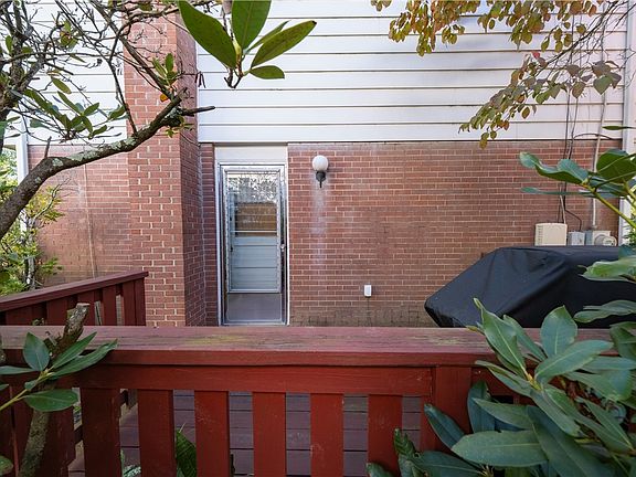 5th image of 172 Chickasaw Ave