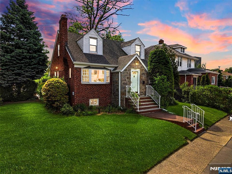 1st image of 1028 Harvard Place