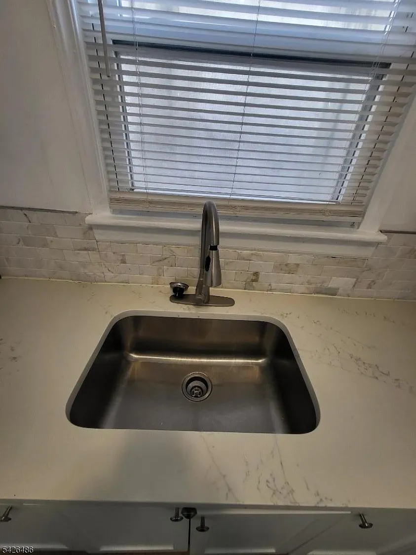 2 bed, 1.0 bath, $1,800 — Photo 4