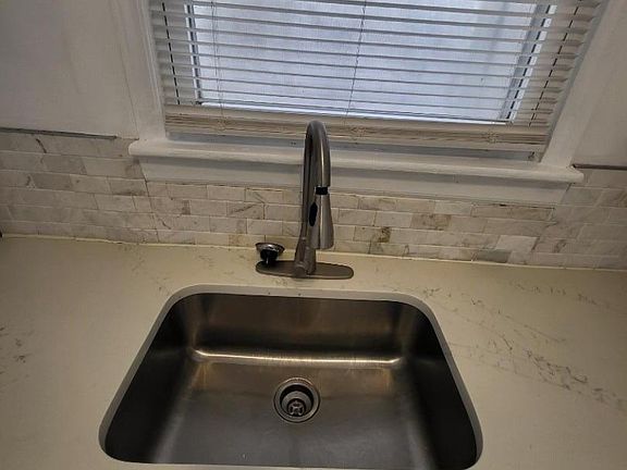 4th image of 111 Pine St