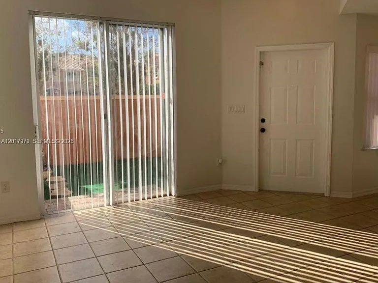 772 SW 106th Ave #1910 — Photo 3