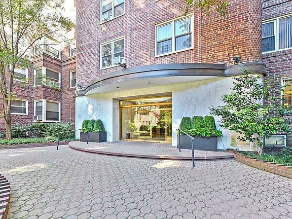 2nd image of 68-61 Yellowstone Blvd #621
