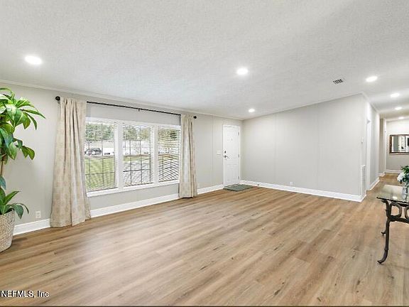 3rd image of 10269 GRAYSON Street
