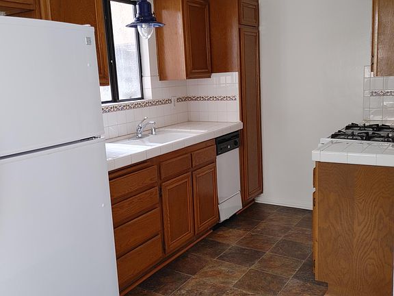 4th image of 330 Concord St APT G