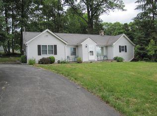 41 Oakridge Rd, North Salem, NY 10560