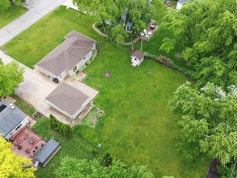 440 Aster Ln — Photo 8