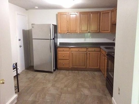 3rd image of 4 McDewell Ave APT 5