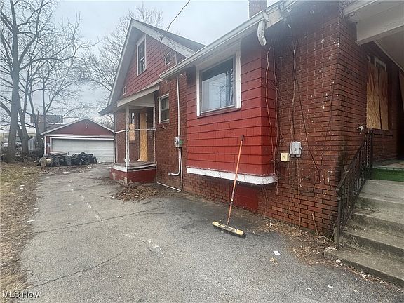 5th image of 27 W Avondale Ave