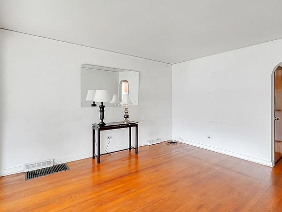 4th image of 5136 S Lawler Ave