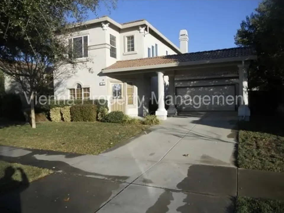 18 Striped Moss Ct