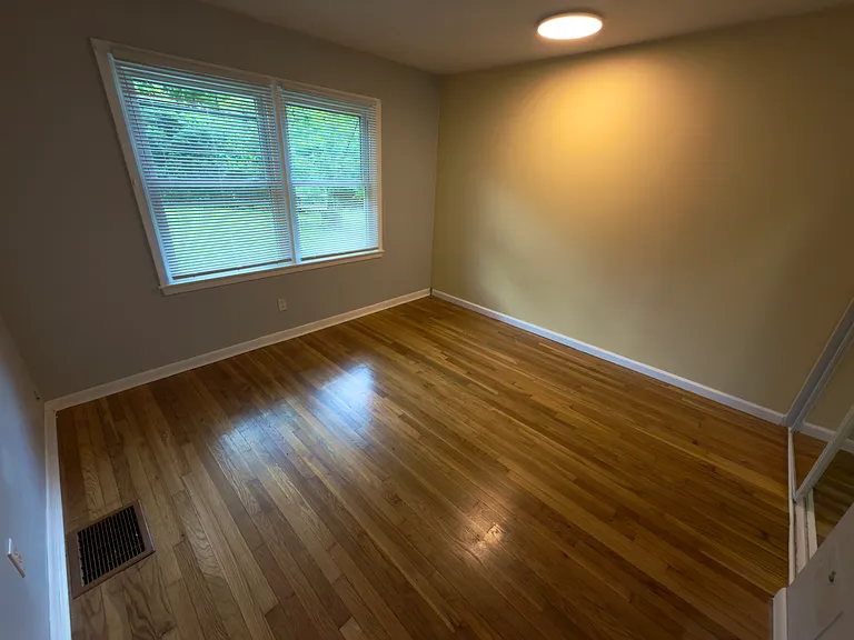 392 Riddle Rd #4 — Photo 4