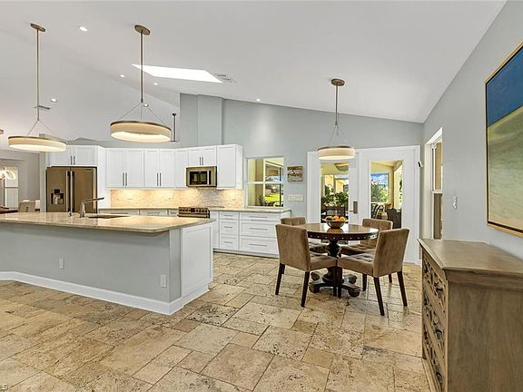 5th image of 291 Monterey Dr