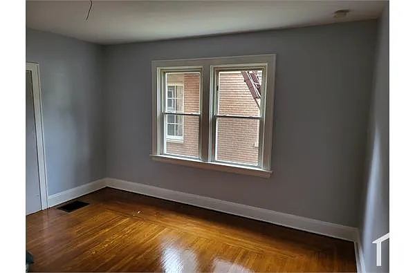 Building Photo - 4950 Ralph Ave #1