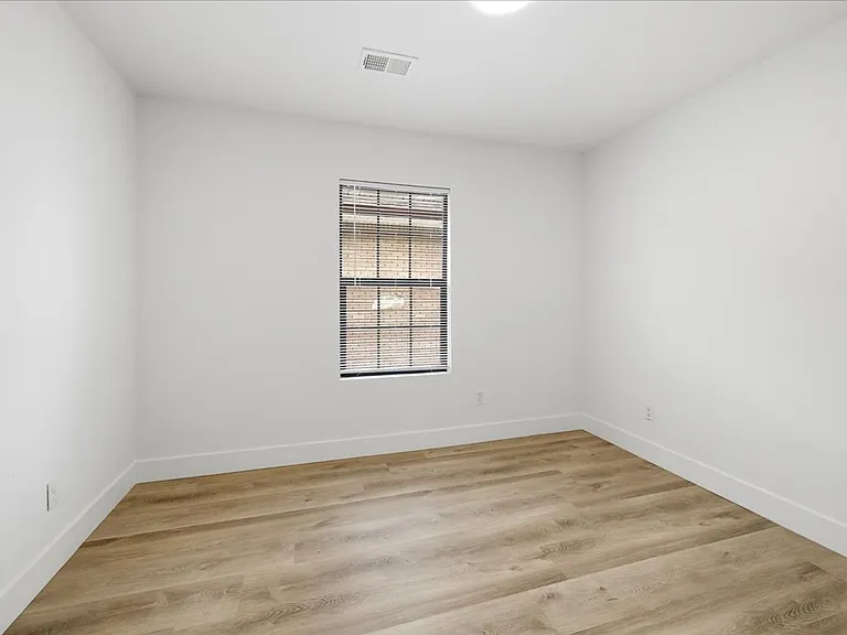 1036 N Parker Ave — Photo 15