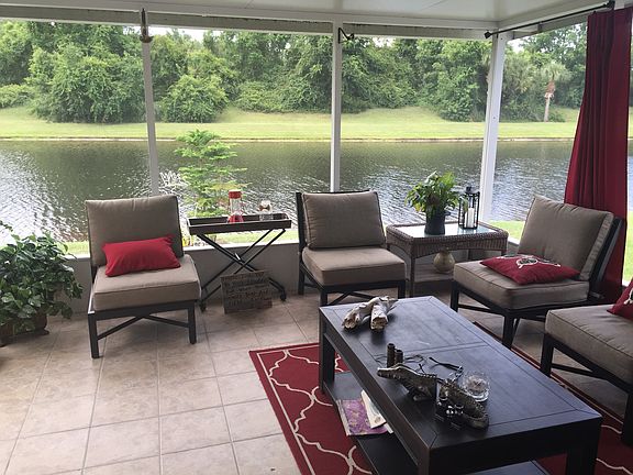 Covered Backporch w/View