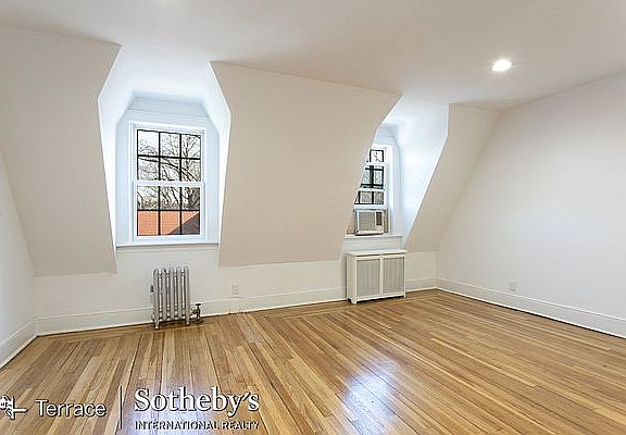 3rd image of 223 Burns St #2