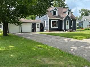 310 S Oak St, Hendricks, MN 56136