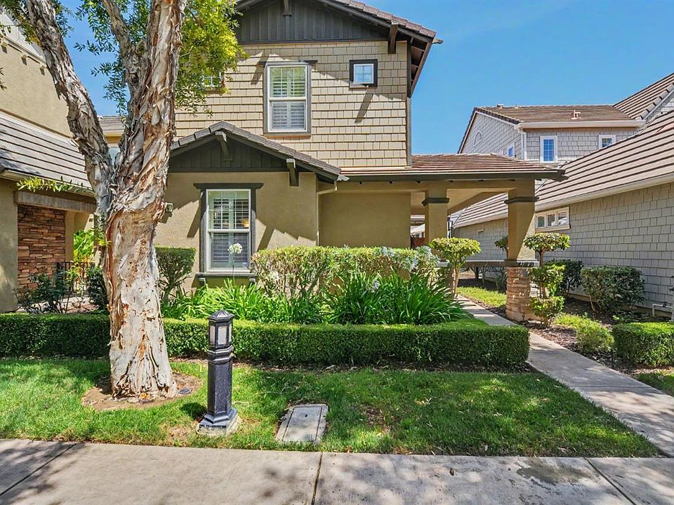 1st image of 216 W Santa Cruz Way