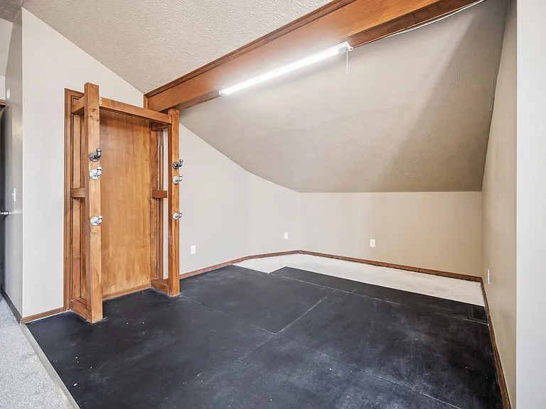 5703 N Regal St — Photo 45