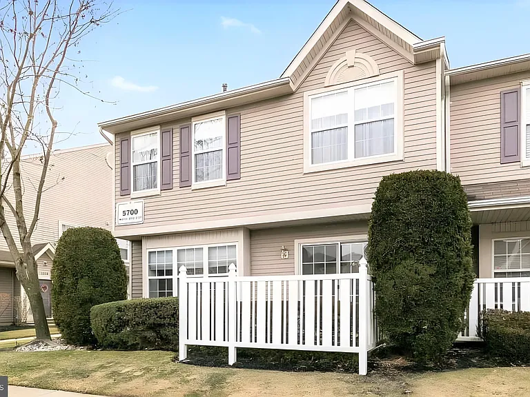 5701 Essex Ln — Photo 4