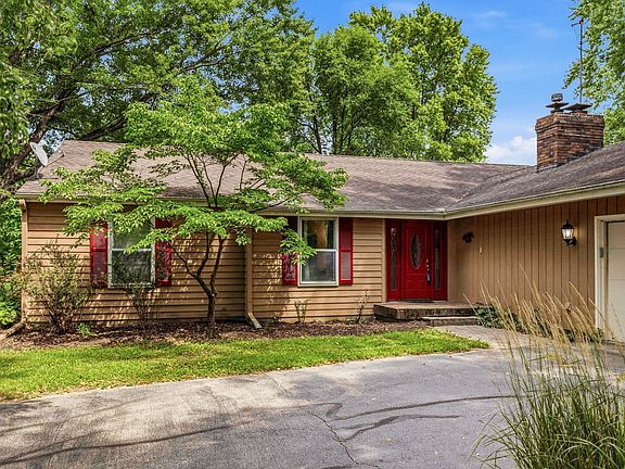 3rd image of 147 Woodlake Rd