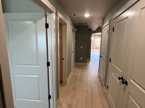 5th image of 996 NE 10th Pl