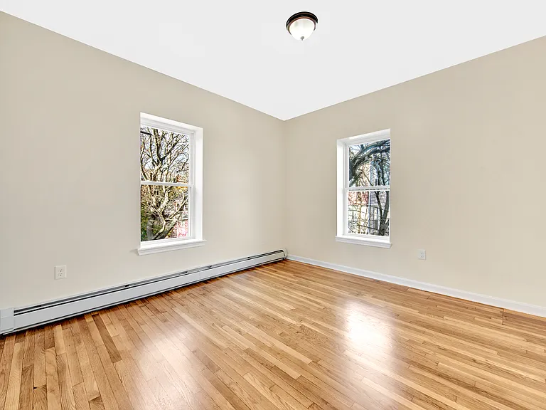 29 Lambert St #3 — Photo 6