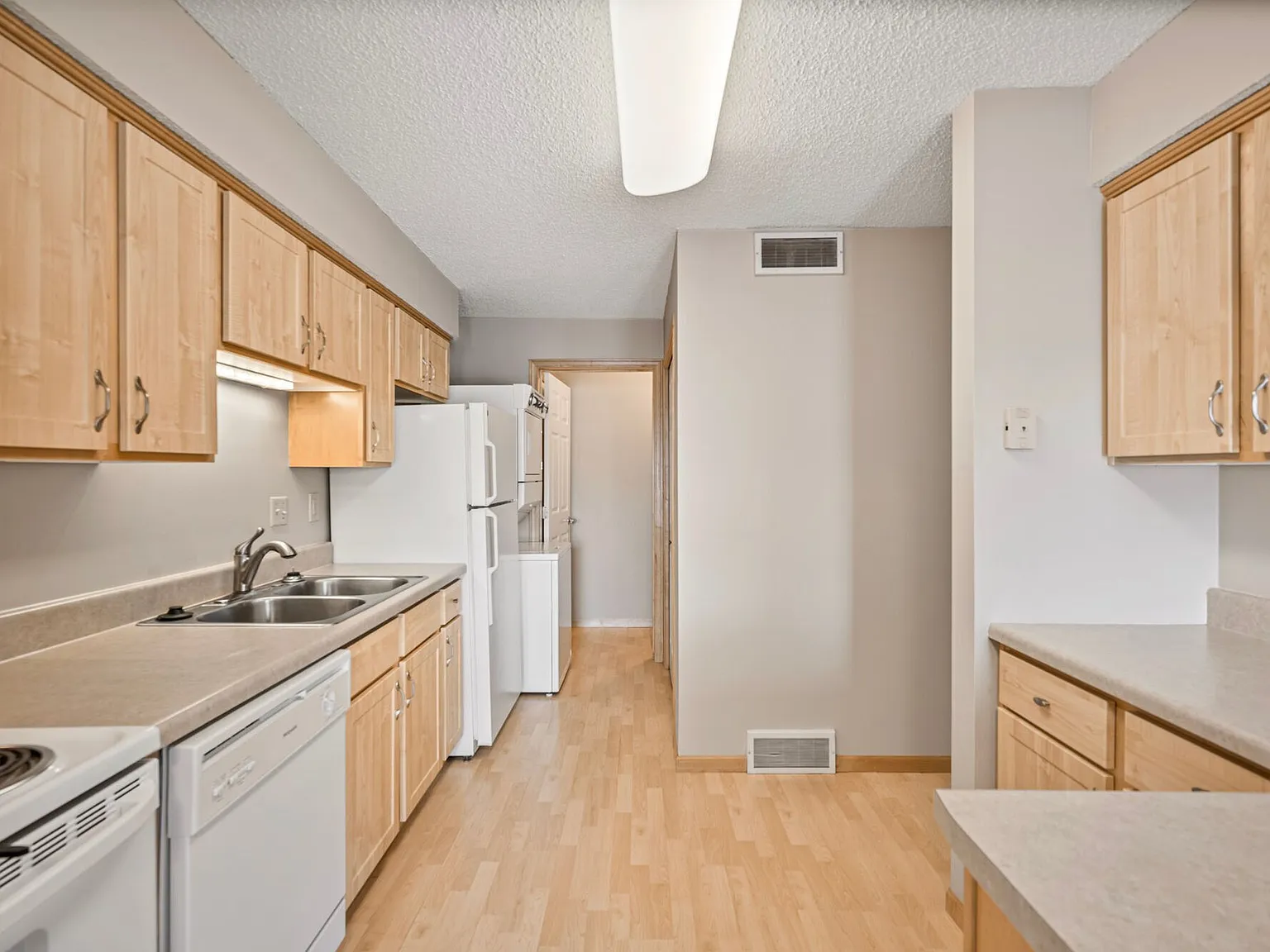 Parkwood Heights Apartments — Photo 3