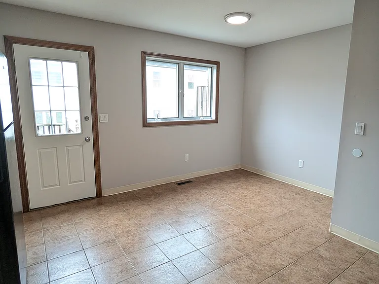 1558 Highland Ave #2 — Photo 6