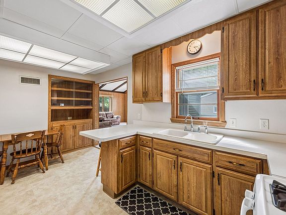 5th image of 3637 Orchard Ave N
