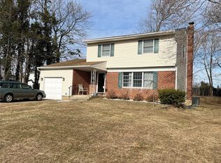 37 Ashland Dr, Kings Park, NY 11754