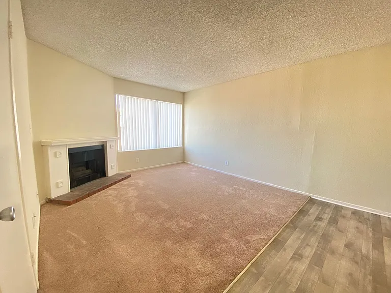 Independence Court Apartments — Photo 41