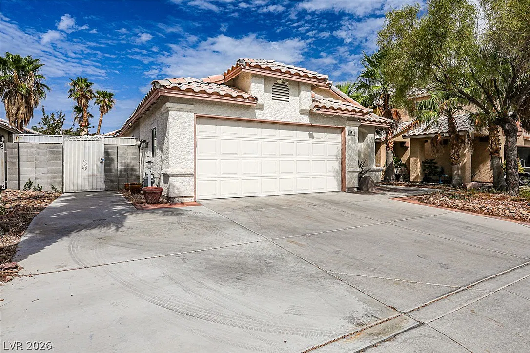 3 bed, 2.0 bath, 1218 sqft, $1,995 — Photo 2