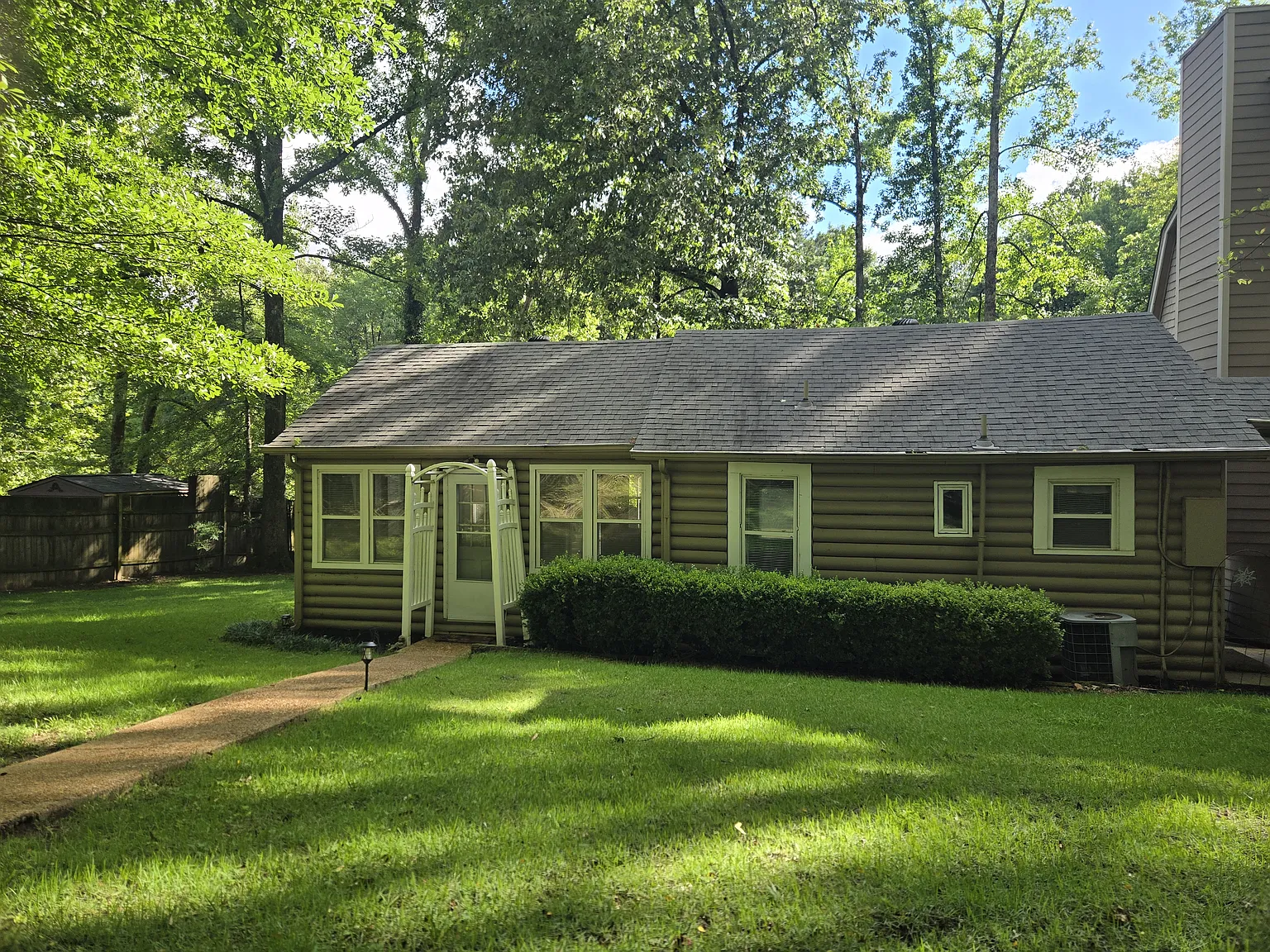 1 bed, 833 sqft, $1,550 — Photo 1