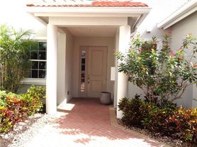 575 El Camino Real, Naples, FL