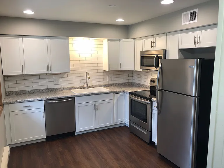 211 Martin Ct — Photo 1