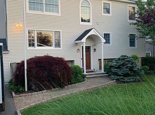 79 Oyster Rd, Fairfield, CT 06824