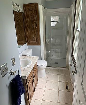 4th image of 2105 Reinell Ave