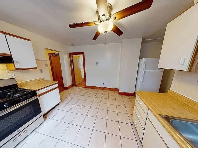 1 Normandy St #3 — Photo 5