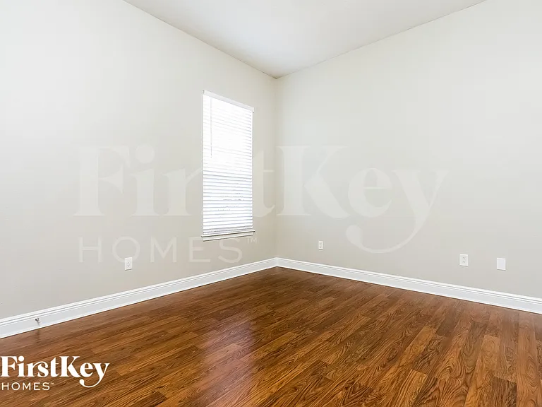 663 Breezeway Ct — Photo 12