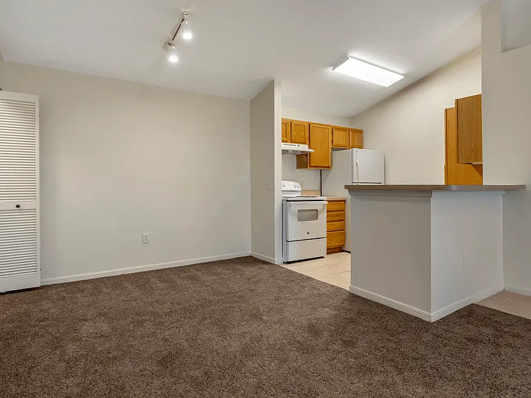 Shadow Ridge Apartments — Photo 17